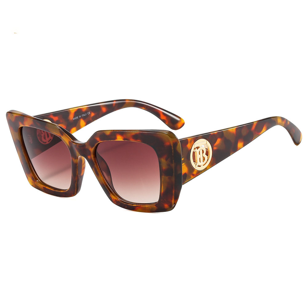 2022 Woman Summer Designer Sunglasses Fashion Street Shooting B Letter Retro Cat Eye Small Frame Glasses
2022 Woman Summer Designer Sunglasses Fashion Street Shooting B Letter Retro Cat Eye Small Frame Glasses