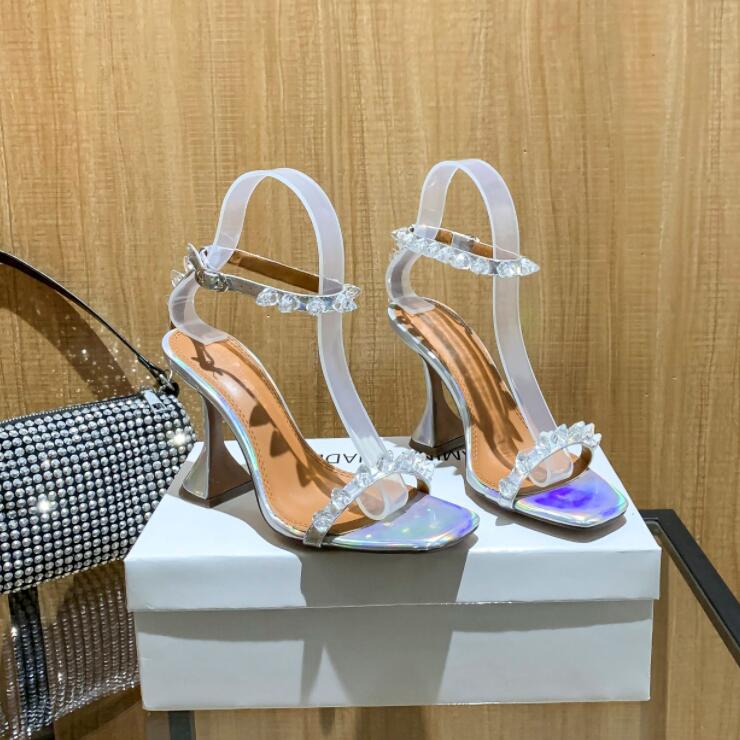Designer de luxe Amina Muaddi x sandales AWGE Nouveau clair Begum Glass Pvc Crystal Transparent Slingback Sandal Heel Pumps Julia orné de sandale
