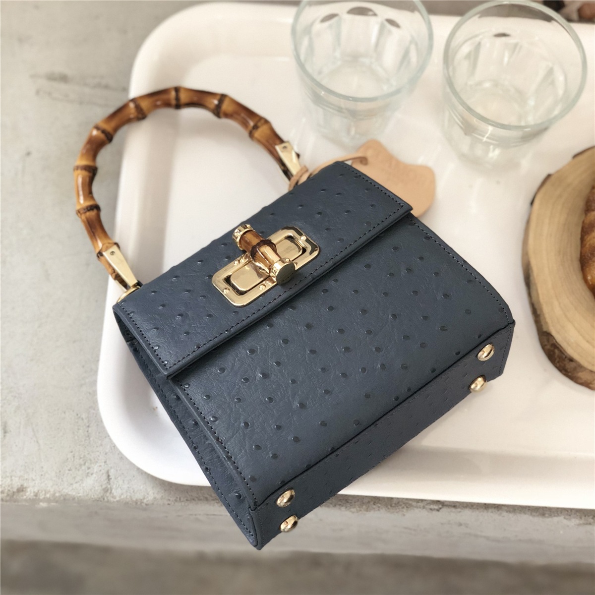 2021 new leather bamboo section portable women's bag one shoulder crocodile pattern cow leather bags high sense messenger, Black
2021 new leather bamboo section portable women's bag one shoulder crocodile pattern cow leather bags high sense messenger, Black