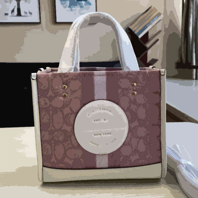 Designer Bags coac Kou Dempsey Mini Canvas Field Tote Shopping Single Shoulder Messenger Hand Yzl, White powder trumpet
Designer Bags coac Kou Dempsey Mini Canvas Field Tote Shopping Single Shoulder Messenger Hand Yzl, White powder trumpet