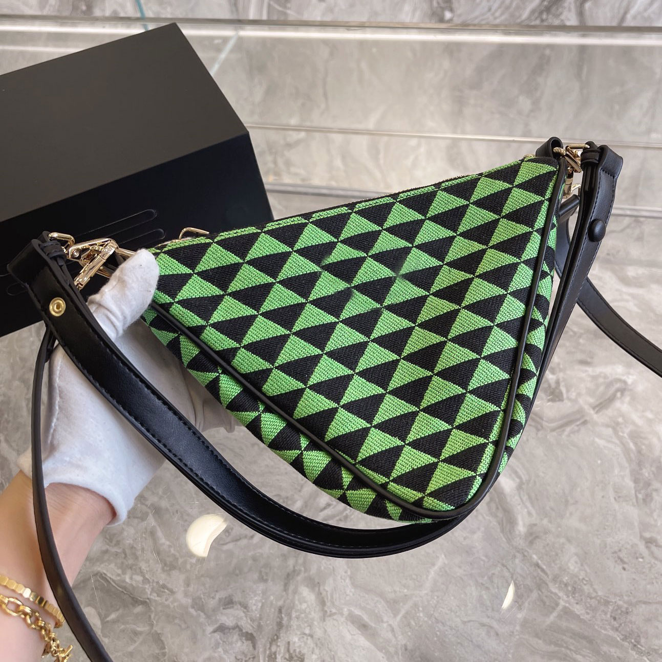 New Padded Nappa Handbag Triangle Shoulder Bag Women Chain Crossbody Bags Evening Designer Luxury Designers Womens Handbags Purses N7PJ# prad, I need look other product
New Padded Nappa Handbag Triangle Shoulder Bag Women Chain Crossbody Bags Evening Designer Luxury Designers Womens Handbags Purses N7PJ# prad, I need look other product