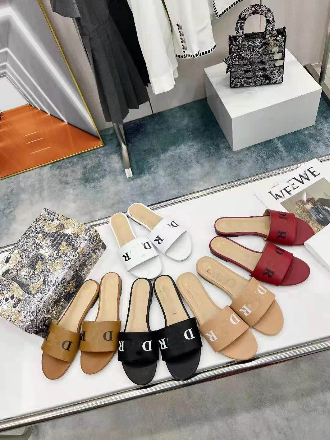 prias designer Sandal Slides Slippers women Shoes genuine leather Filp Flops Sandals Summer luxury Flat Slides Ladies Beach Slide top womens Sneaker, Box
prias designer Sandal Slides Slippers women Shoes genuine leather Filp Flops Sandals Summer luxury Flat Slides Ladies Beach Slide top womens Sneaker, Box