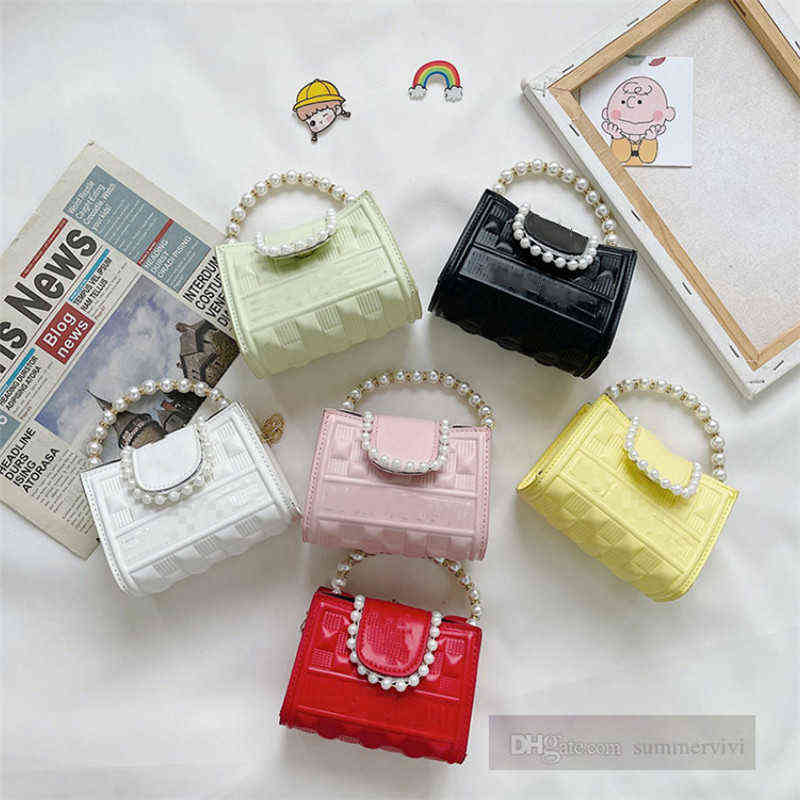 Luxury kids pearl chain handbags designer girls crossbody bag children letter embossing single shoulder bags women mini purse A7257, Red
Luxury kids pearl chain handbags designer girls crossbody bag children letter embossing single shoulder bags women mini purse A7257, Red