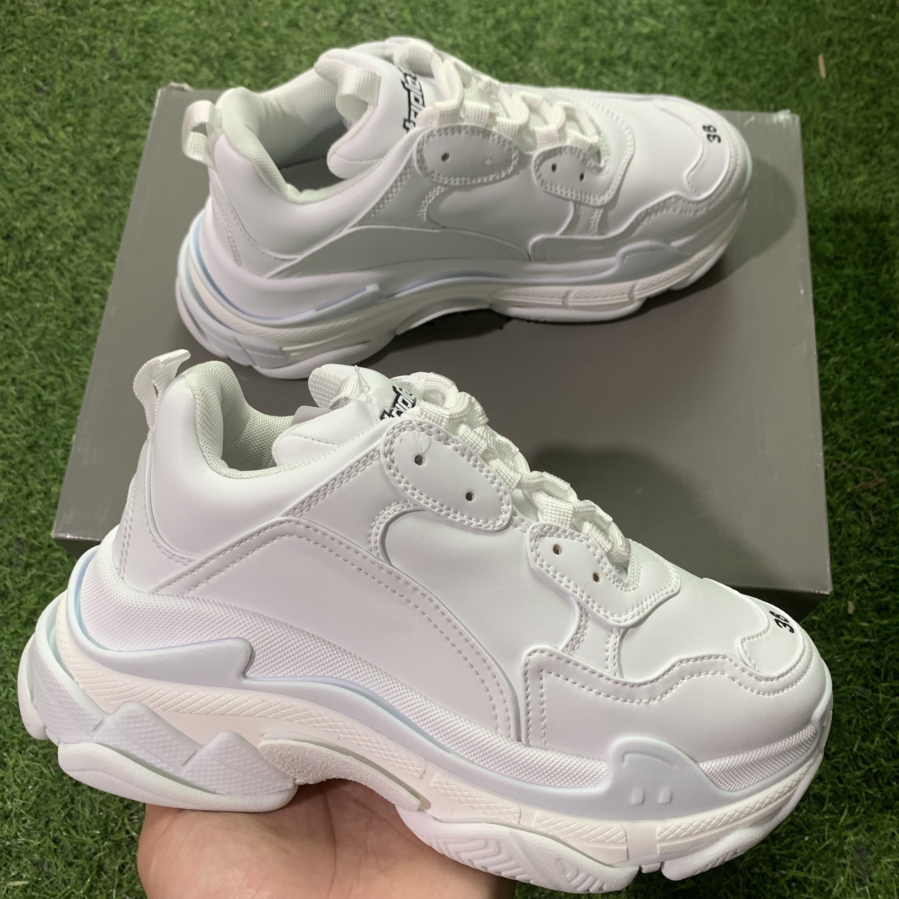 Paris 17FW Triple S Sneakers Walking Mens Women Clear Sole Casual Shoes All White Black Pink Green Gret Rainbow Sports Outdoor Old Dad Shoe, 11
Paris 17FW Triple S Sneakers Walking Mens Women Clear Sole Casual Shoes All White Black Pink Green Gret Rainbow Sports Outdoor Old Dad Shoe, 11