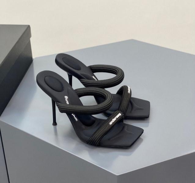Wang high-heeled mat high-heeled sandals women's floral webbing new cat heel with a back empty open toe all-match stiletto women slippers, 5cm
Wang high-heeled mat high-heeled sandals women's floral webbing new cat heel with a back empty open toe all-match stiletto women slippers, 5cm
