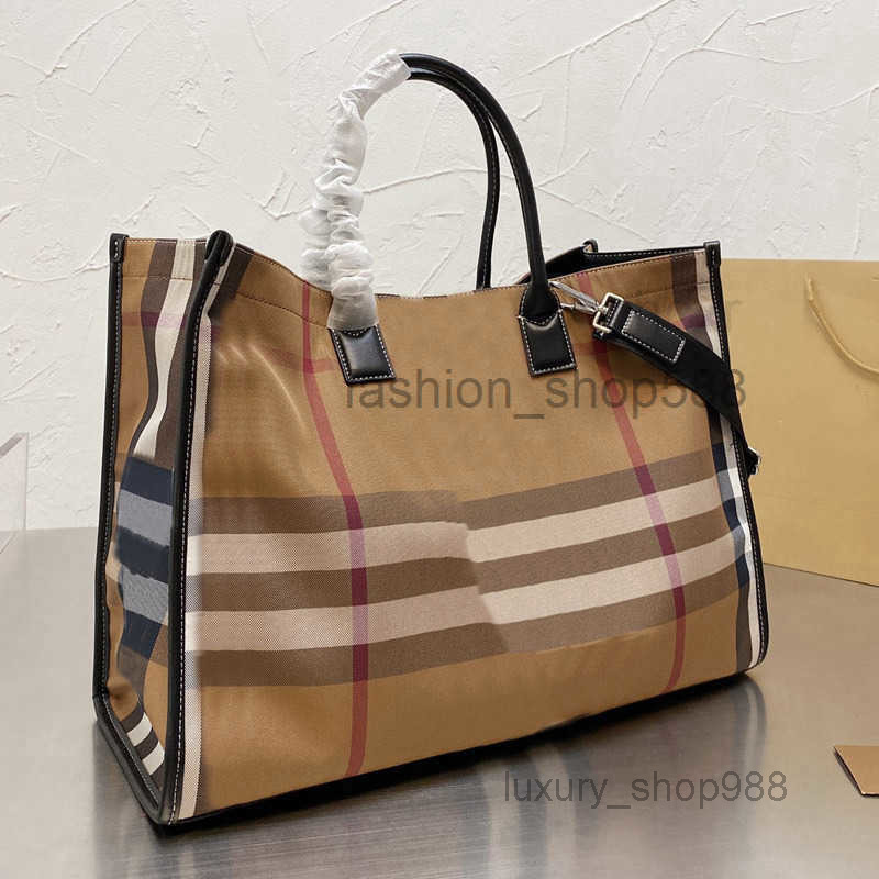 Travel Duffle Bag Classicdesigner large Large Capacity Shopping Tote Handbag Crossbody Purse Fashion Letter Plaid Tartan Removable Shoulder
Travel Duffle Bag Classicdesigner large Large Capacity Shopping Tote Handbag Crossbody Purse Fashion Letter Plaid Tartan Removable Shoulder