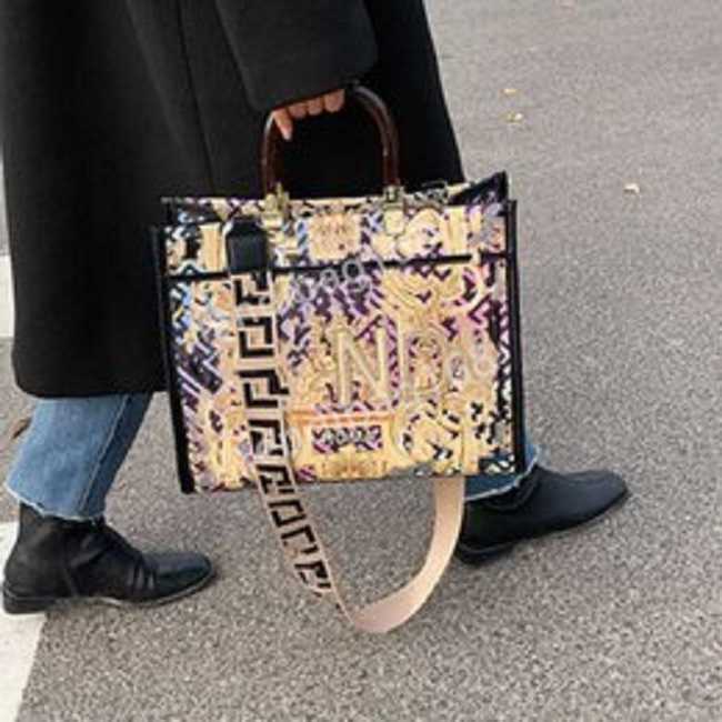 Luxury Designer Bag Sunshine Tote Shopper women fashion Top Handle crossbody shoulder strap Beach handbag letter Roma print PU leather Travel, Justbox
Luxury Designer Bag Sunshine Tote Shopper women fashion Top Handle crossbody shoulder strap Beach handbag letter Roma print PU leather Travel, Justbox