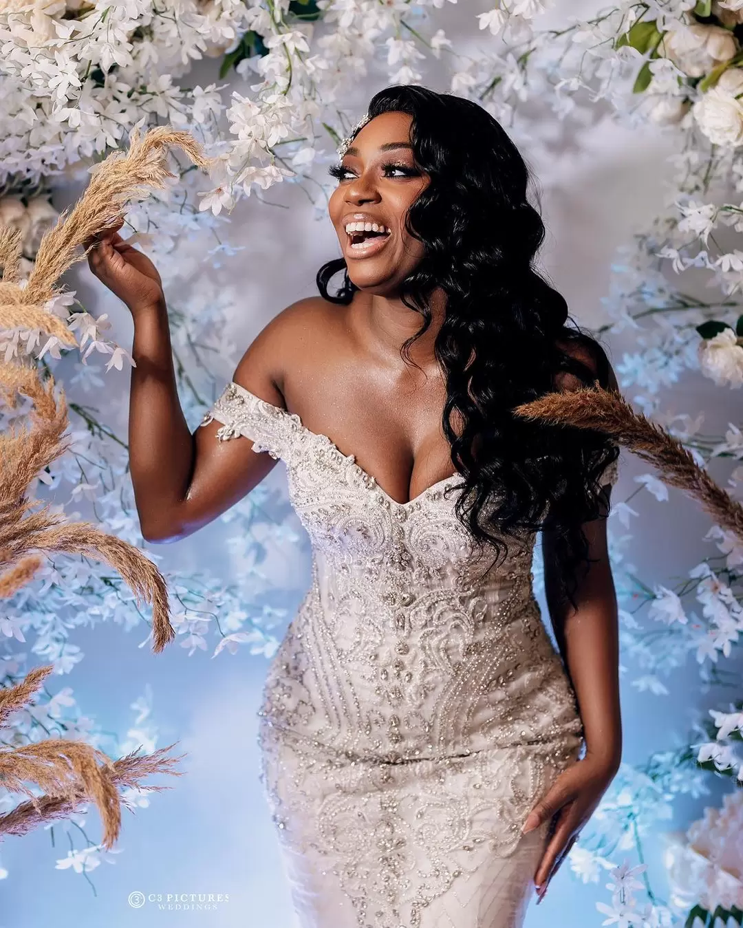 Gorgeous Mermaid Wedding Dresses Off The Shoulder Straps Bridal Gown Crystals Beaded Lace Applique Boho Satin Sweep Train Custom Made Plus Size Vestid