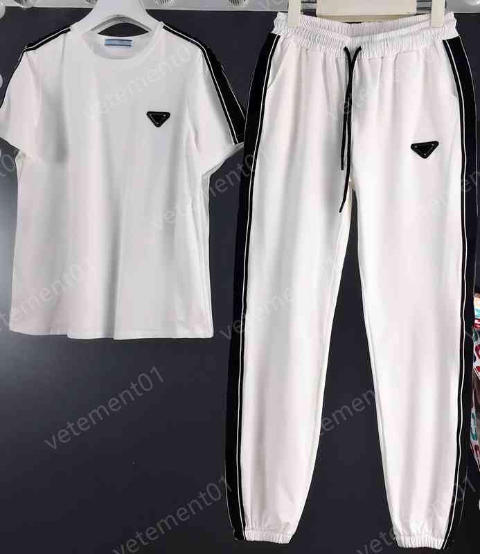 Womens Two Piece Pants Triangular Letter Print Short-sleeved T-shirt With Loose Trousers 2 Piece Sets Luxury Designer Tracksuits Women Clothing
Womens Two Piece Pants Triangular Letter Print Short-sleeved T-shirt With Loose Trousers 2 Piece Sets Luxury Designer Tracksuits Women Clothing