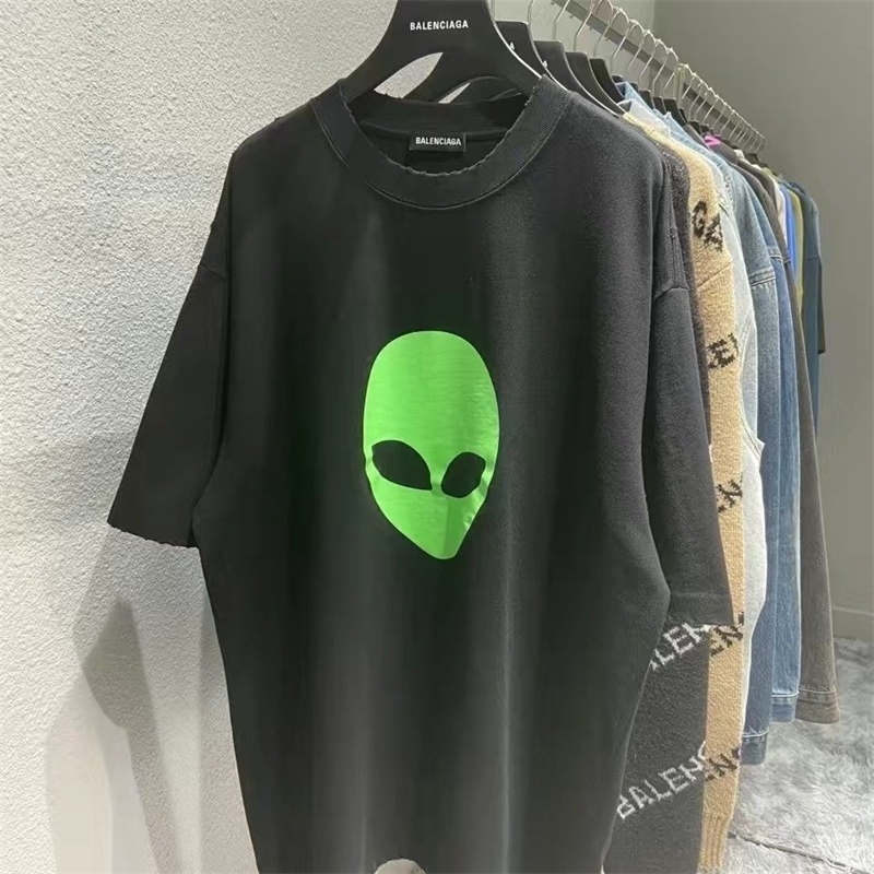 Designer Mens T-shirt Balencaigass Original Paris home mask alien men women cotton loose OS version short sleeve Tshirt round neck half sleeve, Black
Designer Mens T-shirt Balencaigass Original Paris home mask alien men women cotton loose OS version short sleeve Tshirt round neck half sleeve, Black