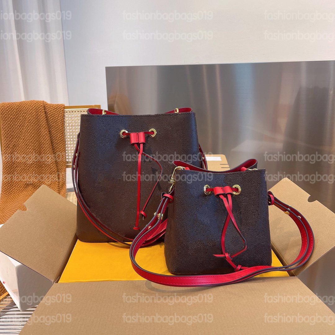 New NEONOE Bucket Bag Four Color Black/Brown/Pink/Red leather trim Monograms Women Shoulder Bags M44887 Neo Noe Hobo Drawstring Cross Body Totes
New NEONOE Bucket Bag Four Color Black/Brown/Pink/Red leather trim Monograms Women Shoulder Bags M44887 Neo Noe Hobo Drawstring Cross Body Totes