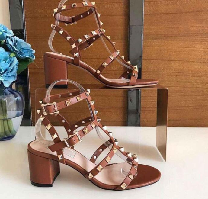 2022 women leather stud sandals T-strap sandal summer High Heels rivets shoes Ladies Sexy party shoes 6cm and right logo with 34-42, Black
2022 women leather stud sandals T-strap sandal summer High Heels rivets shoes Ladies Sexy party shoes 6cm and right logo with 34-42, Black