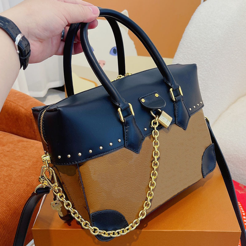 HH Women Handbag City malle Locks Crossbody Bag Clutch Bags Woven Leather Chain Embossed Cowhide Classic Old Flower Shoulder Handbags 26cm, Not buy this option
HH Women Handbag City malle Locks Crossbody Bag Clutch Bags Woven Leather Chain Embossed Cowhide Classic Old Flower Shoulder Handbags 26cm, Not buy this option