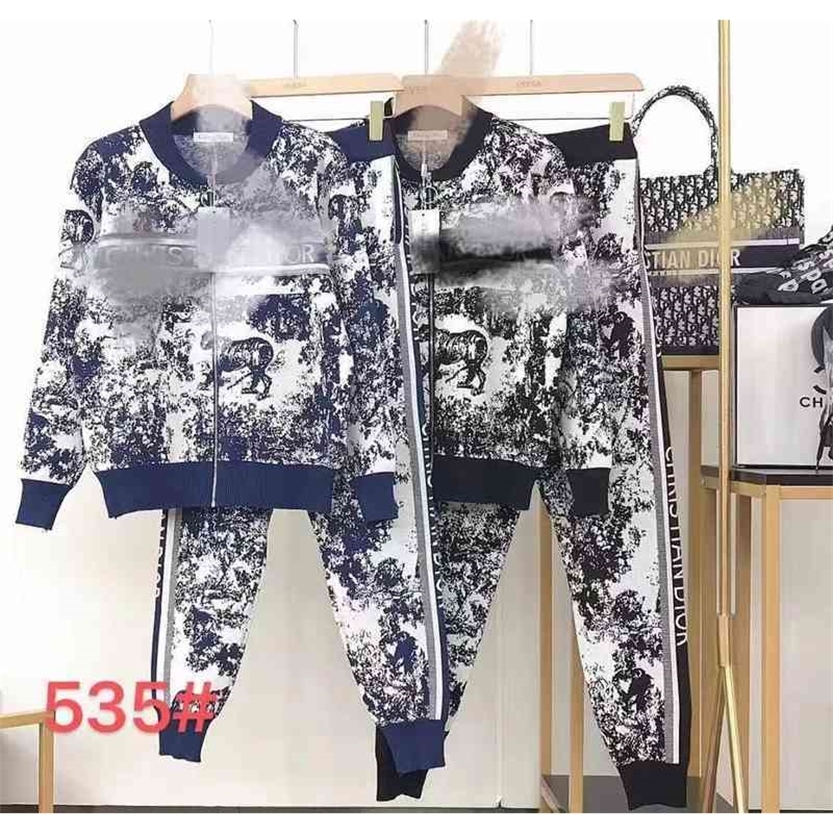 2022 High Quality new special offer Model D family animal printing zipper coat small leg pants two-piece set fashion leisure suit women 3G5U, Black
2022 High Quality new special offer Model D family animal printing zipper coat small leg pants two-piece set fashion leisure suit women 3G5U, Black