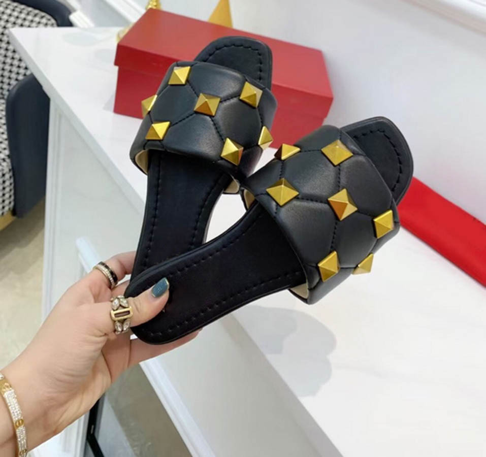 Designer Women Slippers Sandals Casual FLAT ROMAN STUD SLIDE SANDAL QUILTED GRAINY CALFSKIN SADDLE BROWN Summer Top Luxury Fashion Ladies Beach Flat Flip Flops, Customize
Designer Women Slippers Sandals Casual FLAT ROMAN STUD SLIDE SANDAL QUILTED GRAINY CALFSKIN SADDLE BROWN Summer Top Luxury Fashion Ladies Beach Flat Flip Flops, Customize