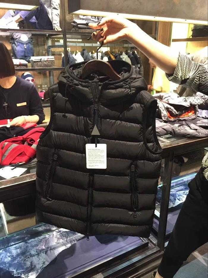 Autumn and Winter Mens Designer Jackets High Quality Hooded Slim White Down Vest Warm Casual Down Vest Size -2XL, Black
Autumn and Winter Mens Designer Jackets High Quality Hooded Slim White Down Vest Warm Casual Down Vest Size -2XL, Black