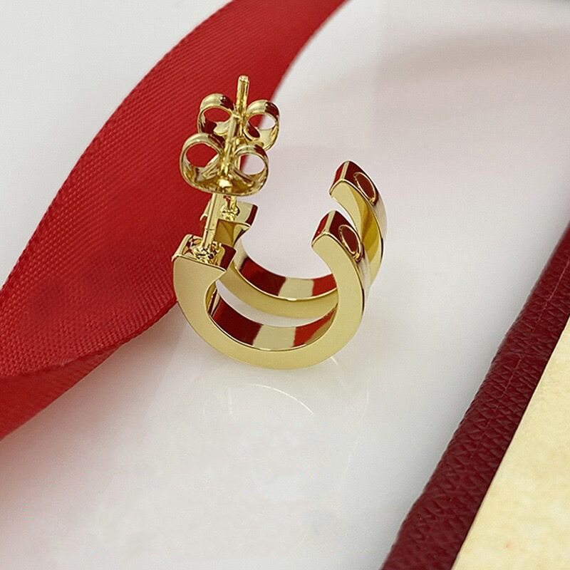 High quality earrings designer women's letter stud earrings stainless steel non-allergic fashion jewelry
High quality earrings designer women's letter stud earrings stainless steel non-allergic fashion jewelry