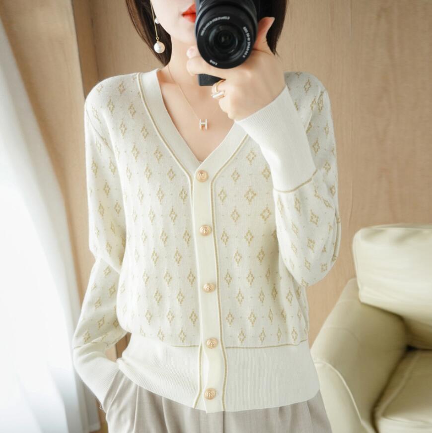 V-neck Women's Sweaters button cashmere 2022 long sleeved sweater autumn winter knitted loose sweater cardigan coat, Black
V-neck Women's Sweaters button cashmere 2022 long sleeved sweater autumn winter knitted loose sweater cardigan coat, Black