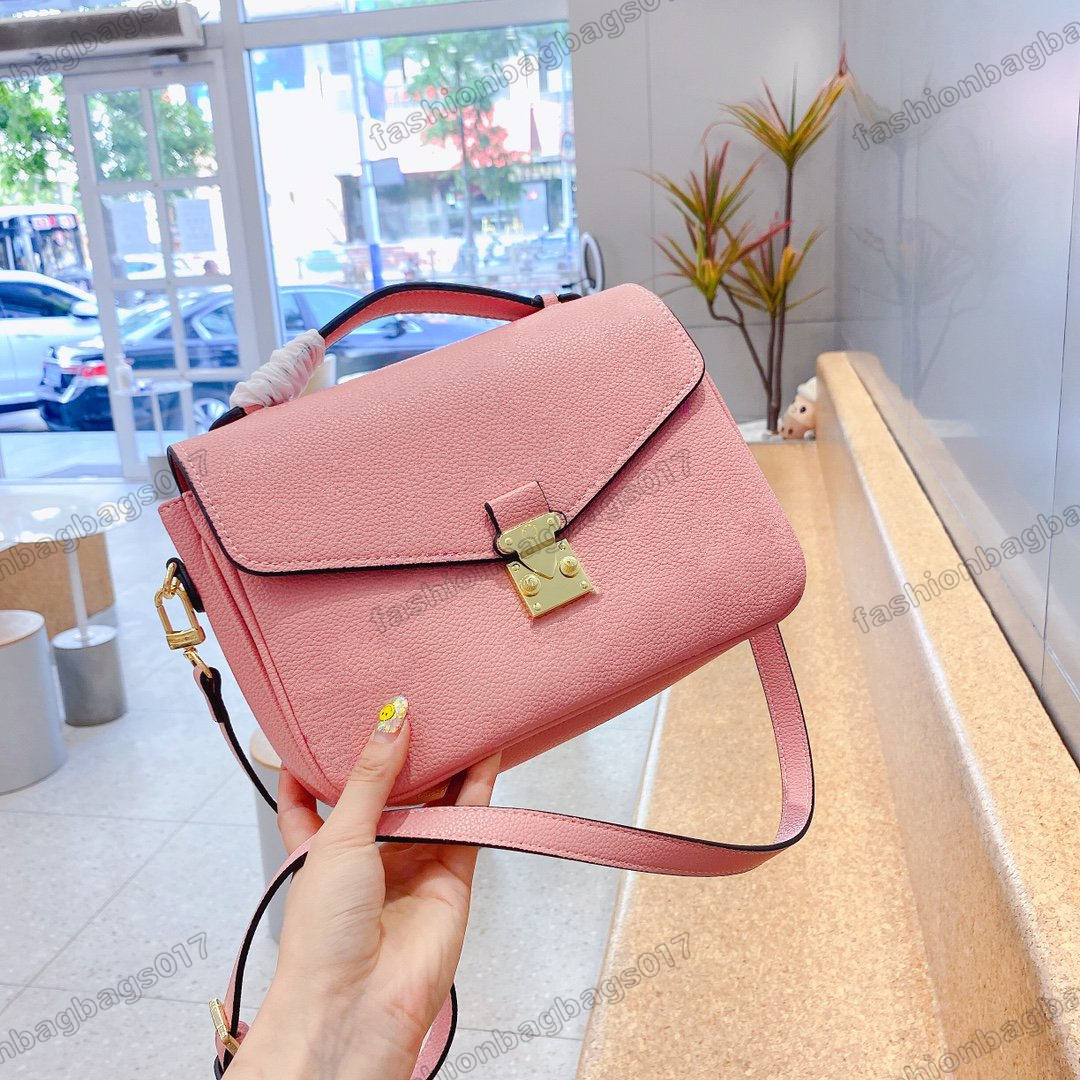 Luxurys Pochette MM Cross Body Bag Big Letters Designers Shoulder Bag Monograms Leather Purses Womens Bags Handbags
Luxurys Pochette MM Cross Body Bag Big Letters Designers Shoulder Bag Monograms Leather Purses Womens Bags Handbags