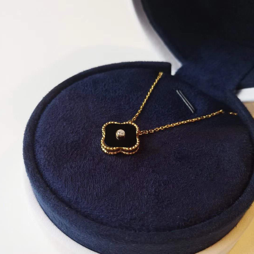 Letter Desingers Luxurys Pendant Necklace Luxury Design Removable Necklace Gift Classic Womens Mens Fashion Designer Jewelry with ring good nice
Letter Desingers Luxurys Pendant Necklace Luxury Design Removable Necklace Gift Classic Womens Mens Fashion Designer Jewelry with ring good nice