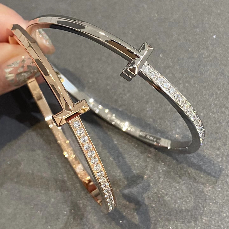 Fashion T Bangles Bracelet T1 Semi Diamond Sterling Silver Series 18k Gold Plated Luxury Girl High Classic Zircon Bangle For Ladies Birthday Party Gift
Fashion T Bangles Bracelet T1 Semi Diamond Sterling Silver Series 18k Gold Plated Luxury Girl High Classic Zircon Bangle For Ladies Birthday Party Gift