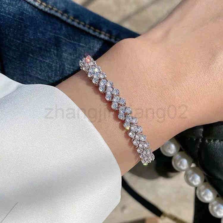 Designer Bangle Bracelet for Woman Mens European and American Roman Women's Full Diamond Light Luxury High Sense Luxury Fashion Bracelet
Designer Bangle Bracelet for Woman Mens European and American Roman Women's Full Diamond Light Luxury High Sense Luxury Fashion Bracelet