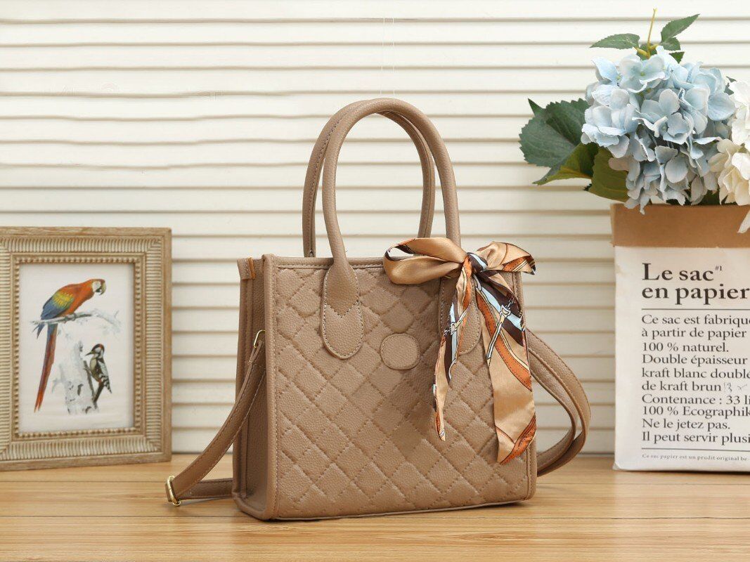 Luxurys designers bags G Fashion womens CrossBody PU Leather Zipper bag Handbag ladies Shoulder Bag purse Casual Clutch Tote wallet Handbags With ribbon, Extra fast shipping
Luxurys designers bags G Fashion womens CrossBody PU Leather Zipper bag Handbag ladies Shoulder Bag purse Casual Clutch Tote wallet Handbags With ribbon, Extra fast shipping
