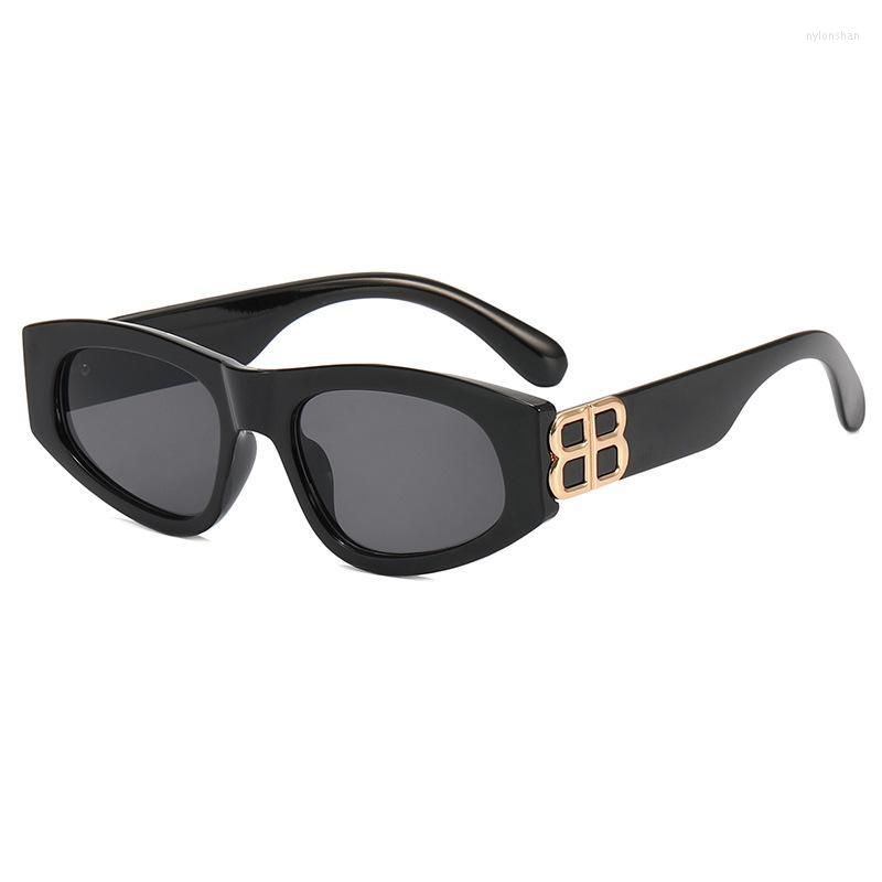 Sunglasses Double B European And American Style Triangle Cat's Eye 2022 Fashion Street Pography Super Black Women Ins
Sunglasses Double B European And American Style Triangle Cat's Eye 2022 Fashion Street Pography Super Black Women Ins