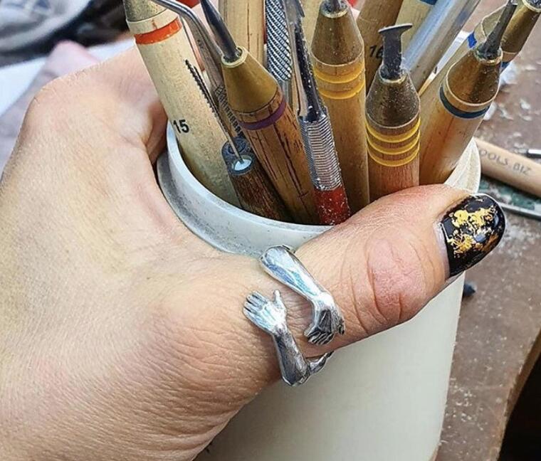 Vintage Romantic Love Hug Carved Hand Ring Love Forever Adjustable Hand Hug Ring For Women Men Fashion Aesthetic Jewelry GC888