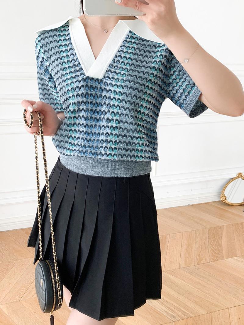 Women's Sweaters Summer Female Retro V-Neck Knitted Sweater Lady Turn-Down Collar Jacquard Short-Sleeved Pullover TopsWomen's
Women's Sweaters Summer Female Retro V-Neck Knitted Sweater Lady Turn-Down Collar Jacquard Short-Sleeved Pullover TopsWomen's