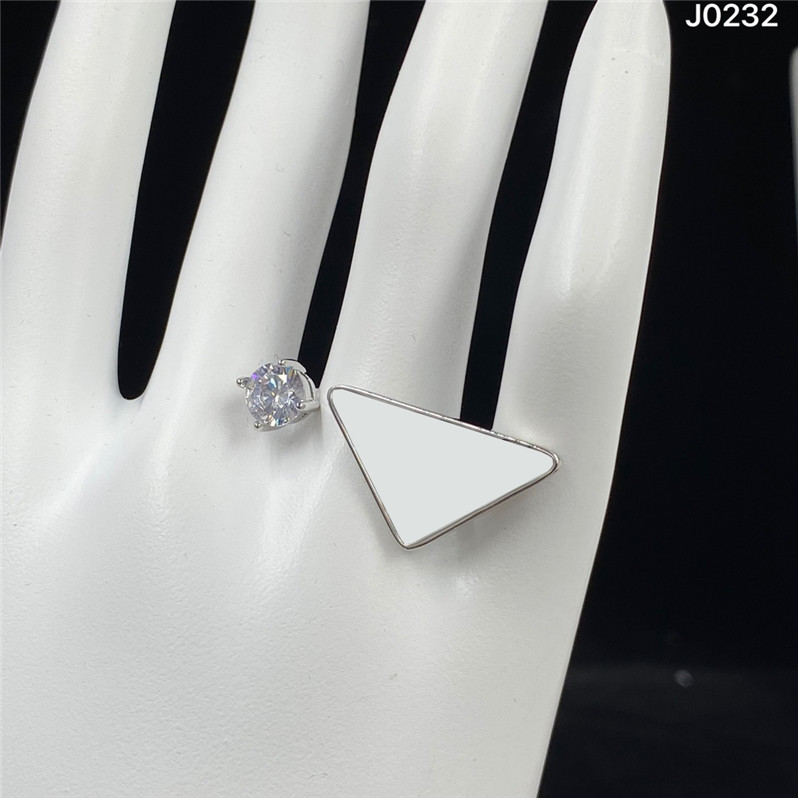 Chic Metal Triangle Diamond Ring Women Crystal Letter Rings Rhinestone Open Ring For Party Date With Gift Box
Chic Metal Triangle Diamond Ring Women Crystal Letter Rings Rhinestone Open Ring For Party Date With Gift Box