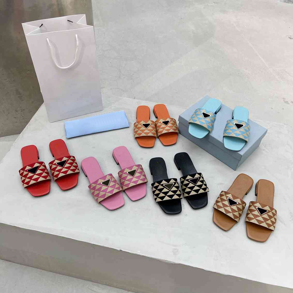 Embroidered Fabric Slides Slippers Black Beige Multicolor Embroidery Mules Womens Home Flip Flops Casual Sandals Summer Leather Flat Slide size 35-43
Embroidered Fabric Slides Slippers Black Beige Multicolor Embroidery Mules Womens Home Flip Flops Casual Sandals Summer Leather Flat Slide size 35-43