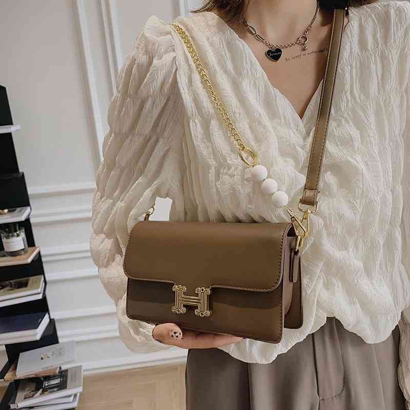 handbag hands Bag women Single Shoulder solid color small square bag buckle red 
handbag hands Bag women Single Shoulder solid color small square bag buckle red