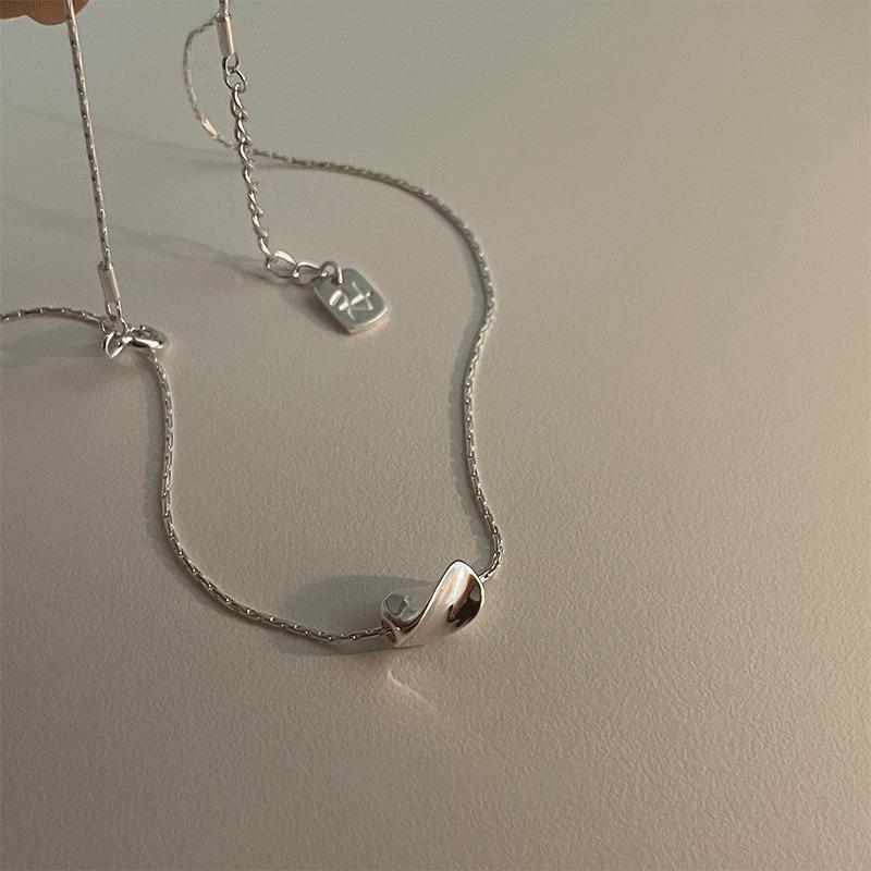 Necklace Style Version Light Luxury Niche Design Irregular Kink Roller Necklace Women's New Fashion Collarbone Chain
Necklace Style Version Light Luxury Niche Design Irregular Kink Roller Necklace Women's New Fashion Collarbone Chain