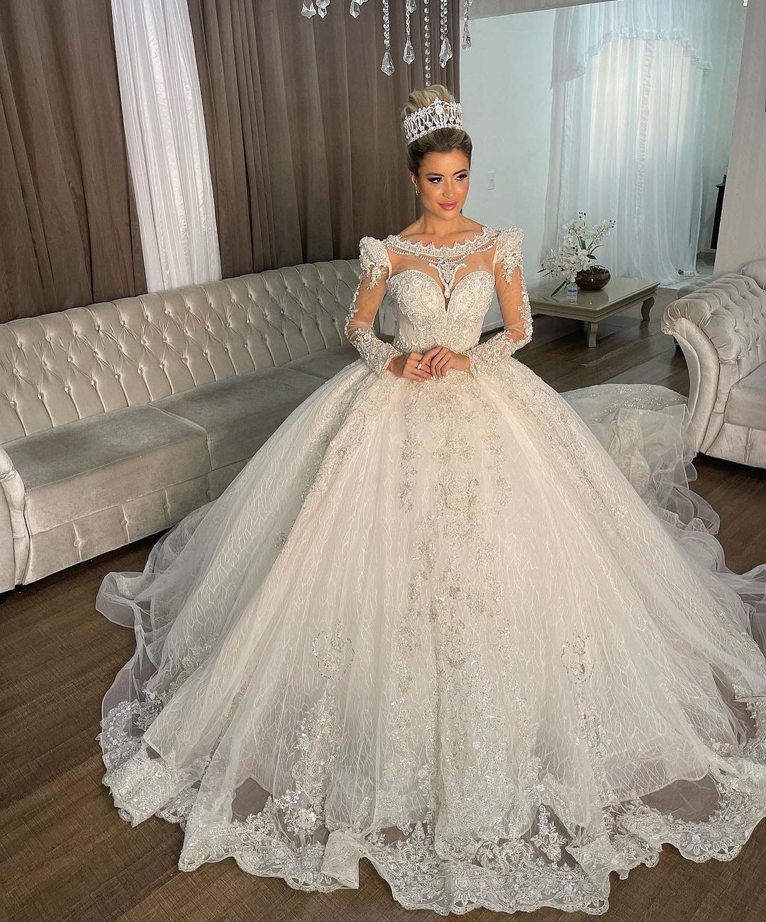 Ball Arab Princess Gown Wedding Dress Dubai Jewel Neck Long Sleeve Sequins Lace Appliques Beads Puffy Bridal Gowns S Lz0304