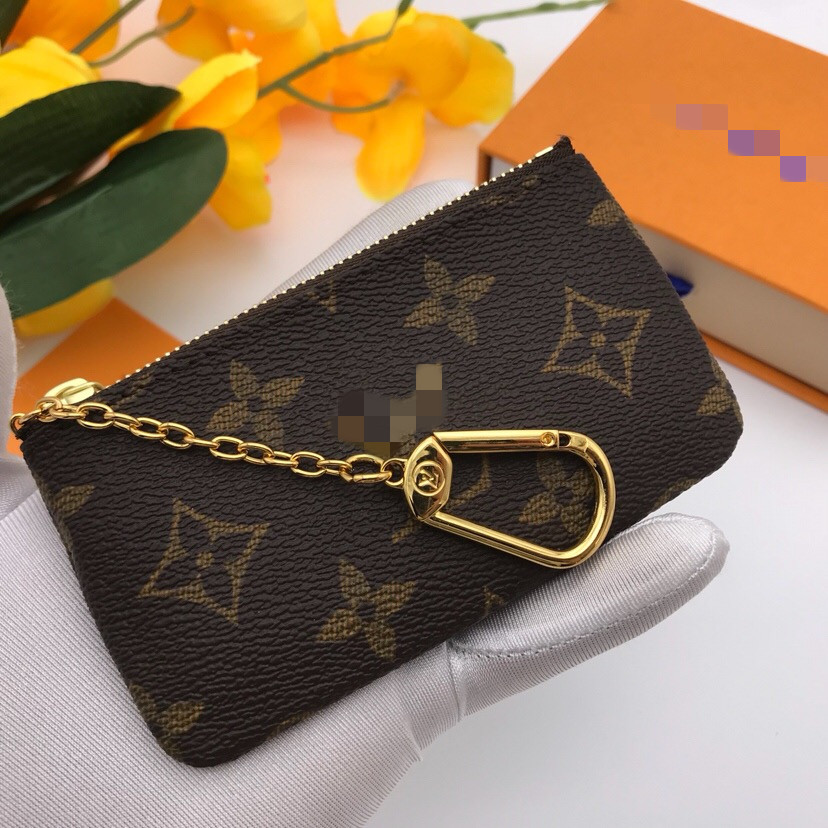 Designers luxurys KEY POUCH POCHETTE CLES Women Mens Key Ring Credit Card Holder Coin Purse Mini Wallet louiseity viutonity Handbags Lvity Louisity Vuttonity LVs
Designers luxurys KEY POUCH POCHETTE CLES Women Mens Key Ring Credit Card Holder Coin Purse Mini Wallet louiseity viutonity Handbags Lvity Louisity Vuttonity LVs