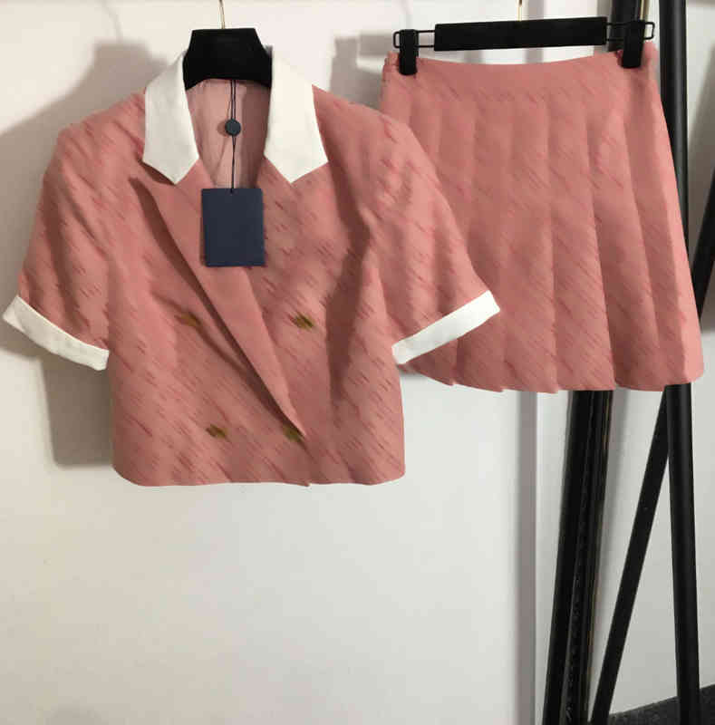 Womens Two Pieces Pants Pink Presbyopia Logo Colorblock Cuff Blazer And High Waist Pleated Skirt 2 Piece Sets Designer Tracksuits Women Clothing 0912
Womens Two Pieces Pants Pink Presbyopia Logo Colorblock Cuff Blazer And High Waist Pleated Skirt 2 Piece Sets Designer Tracksuits Women Clothing 0912