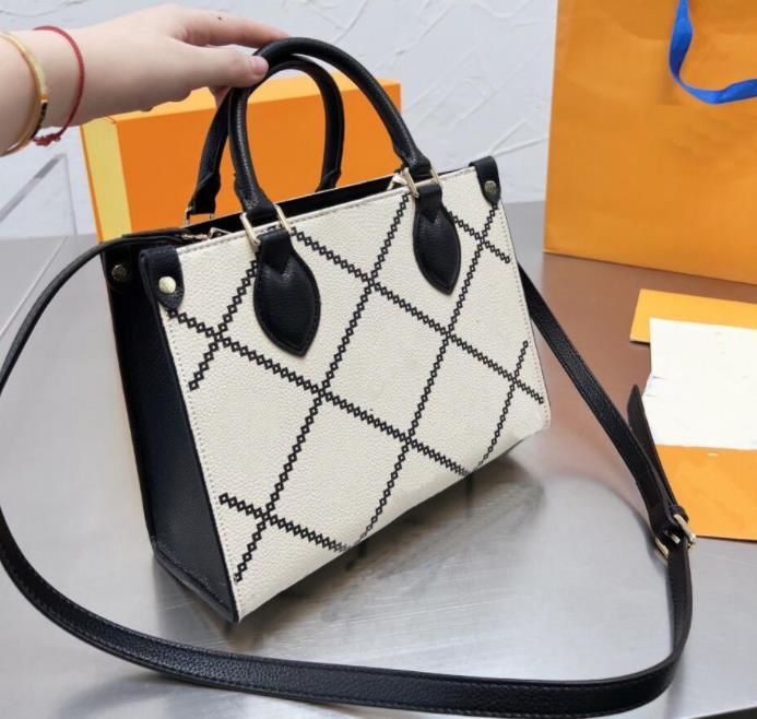 2023 fashion Re-Edition Bag 2023 PU leather woman luxurys designers lady Womens crossbody tote Shoulder Purses Bags Handbags wallet backpak, Black flowers and lattice
2023 fashion Re-Edition Bag 2023 PU leather woman luxurys designers lady Womens crossbody tote Shoulder Purses Bags Handbags wallet backpak, Black flowers and lattice