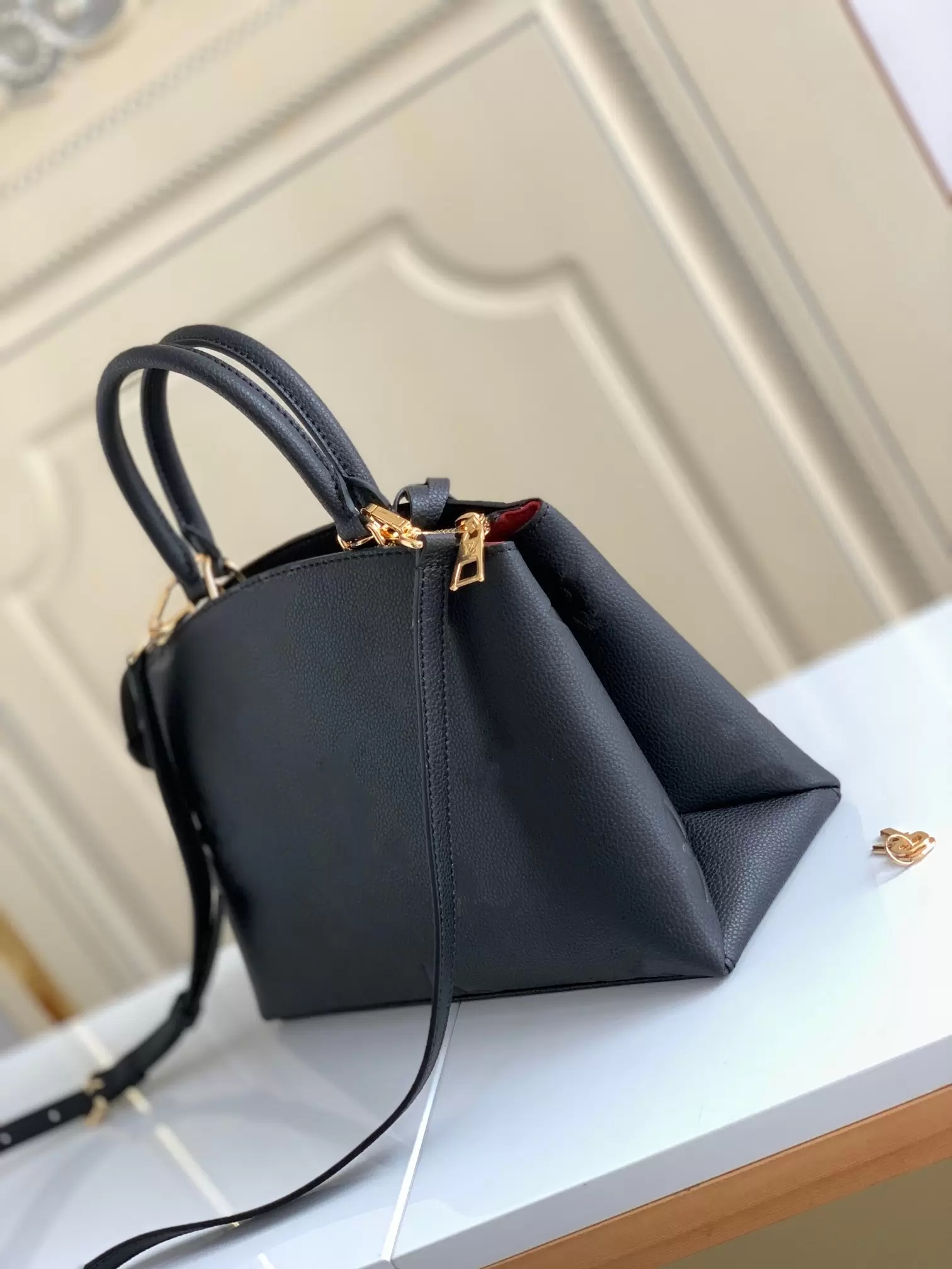 Genuine Leather Bag Women Fashion Handbags Designers Embossing Shoulder Messenger Bags Purse Female Classic Handbag Tote Women Satchel, Khaki printing
Genuine Leather Bag Women Fashion Handbags Designers Embossing Shoulder Messenger Bags Purse Female Classic Handbag Tote Women Satchel, Khaki printing