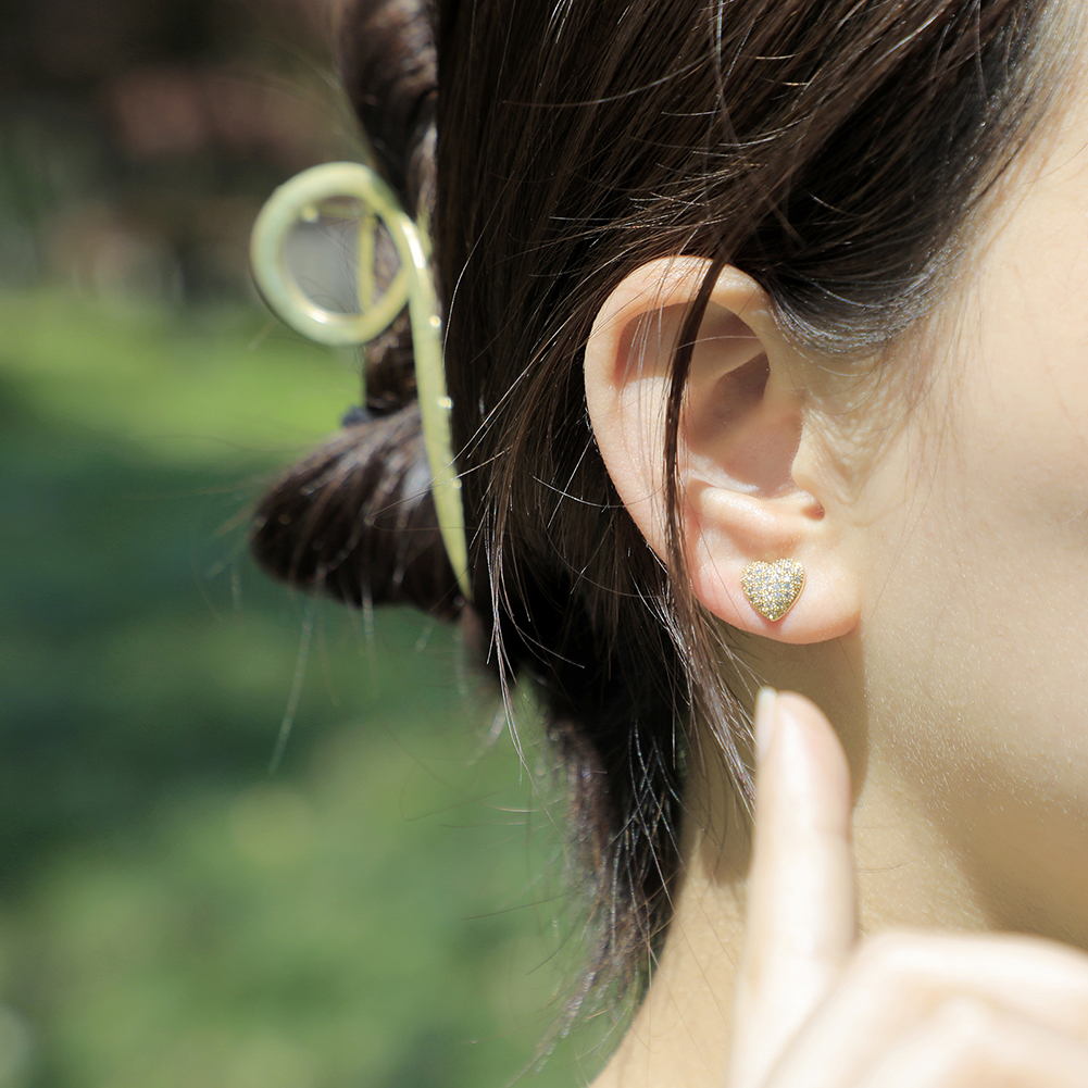 New in Cute Bling Heart Stud Earrings for Women and Men High Quality 18K Gold Plated with Iced Out CZ Stone Cubic Zirconia Earring Studs Hip Hop Fashi