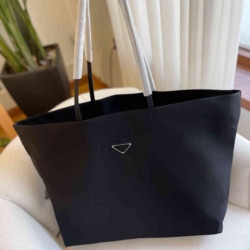 Shoulder Bag Shoppers Tote Bucket Bags Women Designer Handbags Fashion High Capacity Shopping Shoulderbag Handbag Classic Triangle Purses 1JFX, Pra116
Shoulder Bag Shoppers Tote Bucket Bags Women Designer Handbags Fashion High Capacity Shopping Shoulderbag Handbag Classic Triangle Purses 1JFX, Pra116