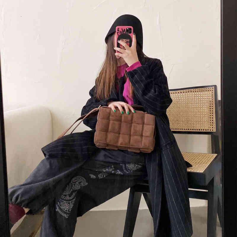 Handbags Venetas BVs Bottegas Messenger Woven Pillow Versatile Cassette Velvet Female Retro Cloud Bag Foreign L4Q4 IWT2
Handbags Venetas BVs Bottegas Messenger Woven Pillow Versatile Cassette Velvet Female Retro Cloud Bag Foreign L4Q4 IWT2