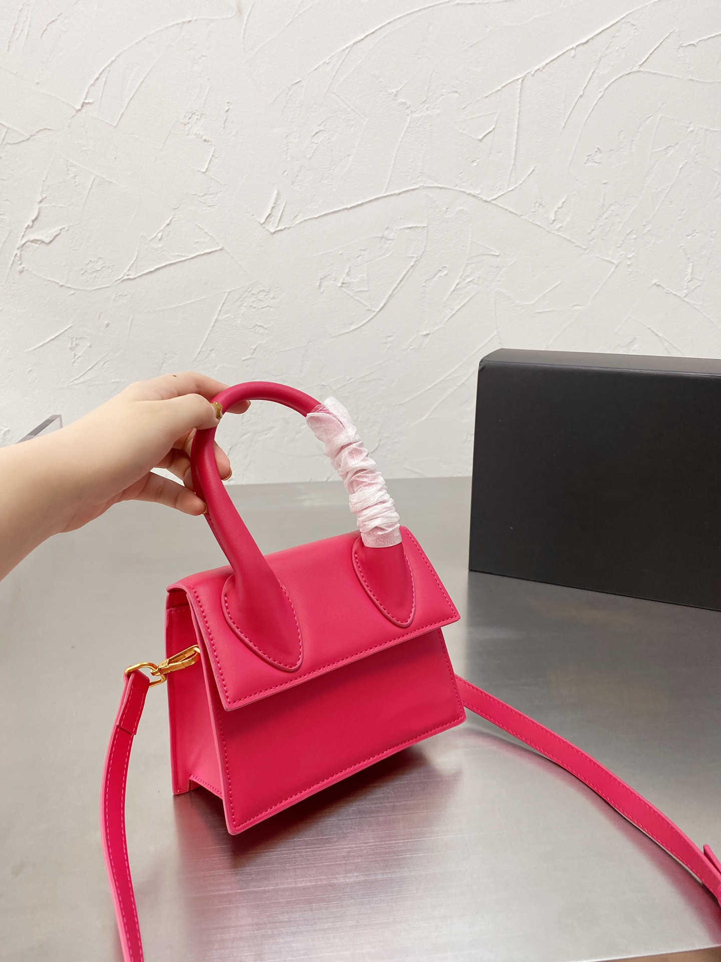Handbag Crossbody Bag leather Designers Bags Multiple back methods Palm pattern Tote le chiquito long version bambino alligator Cosmetic
Handbag Crossbody Bag leather Designers Bags Multiple back methods Palm pattern Tote le chiquito long version bambino alligator Cosmetic