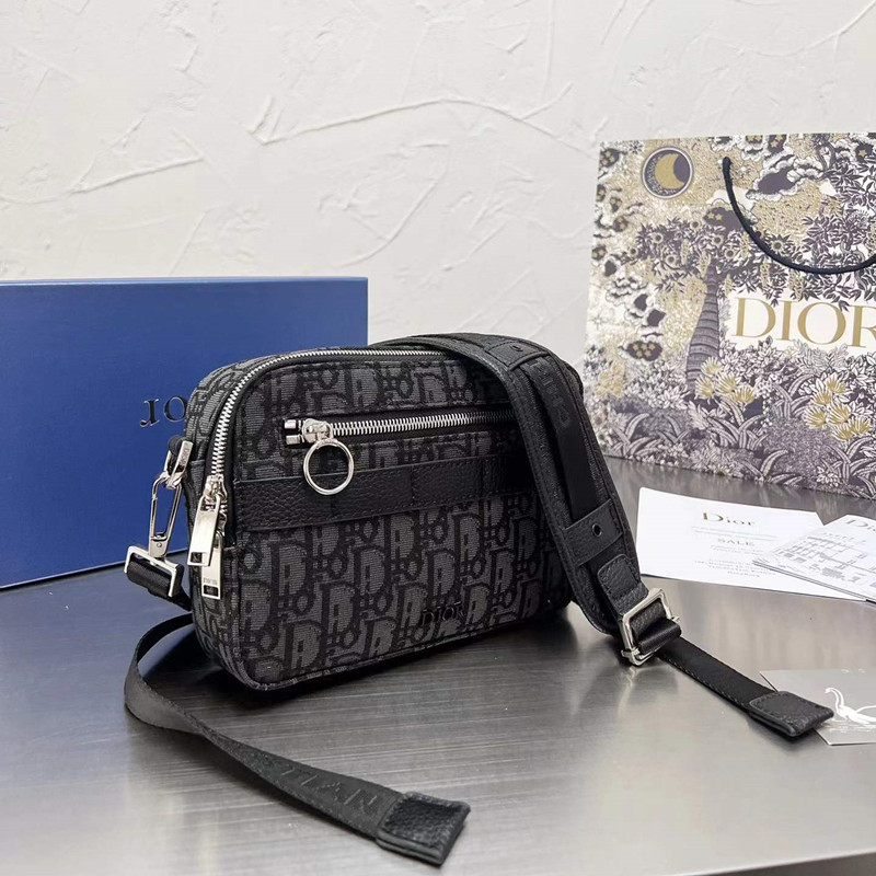 Mens Cross Body Bags Designer Shoulder Bag 22cm, Box(could get damaged)
Mens Cross Body Bags Designer Shoulder Bag 22cm, Box(could get damaged)