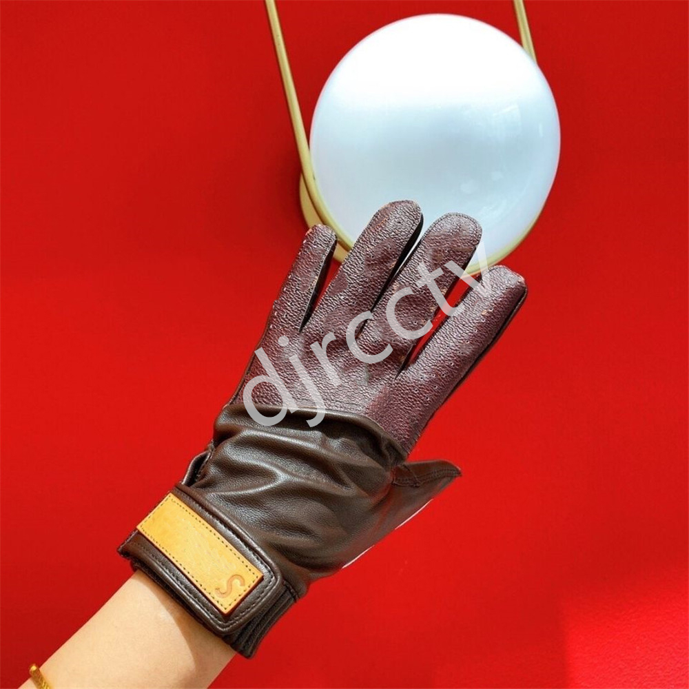 ILIVI Monogram Luxury Co branded riding Cycling glove brand designer Autumn winter Red Brown breathable sports accident prevention bike cycling gloves men women
ILIVI Monogram Luxury Co branded riding Cycling glove brand designer Autumn winter Red Brown breathable sports accident prevention bike cycling gloves men women
