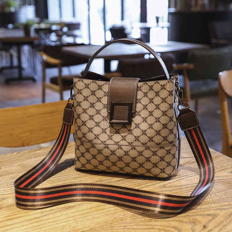 Purses sale Bag women's bag new messenger bucket pattern one shoulder hand s, Picture color
Purses sale Bag women's bag new messenger bucket pattern one shoulder hand s, Picture color