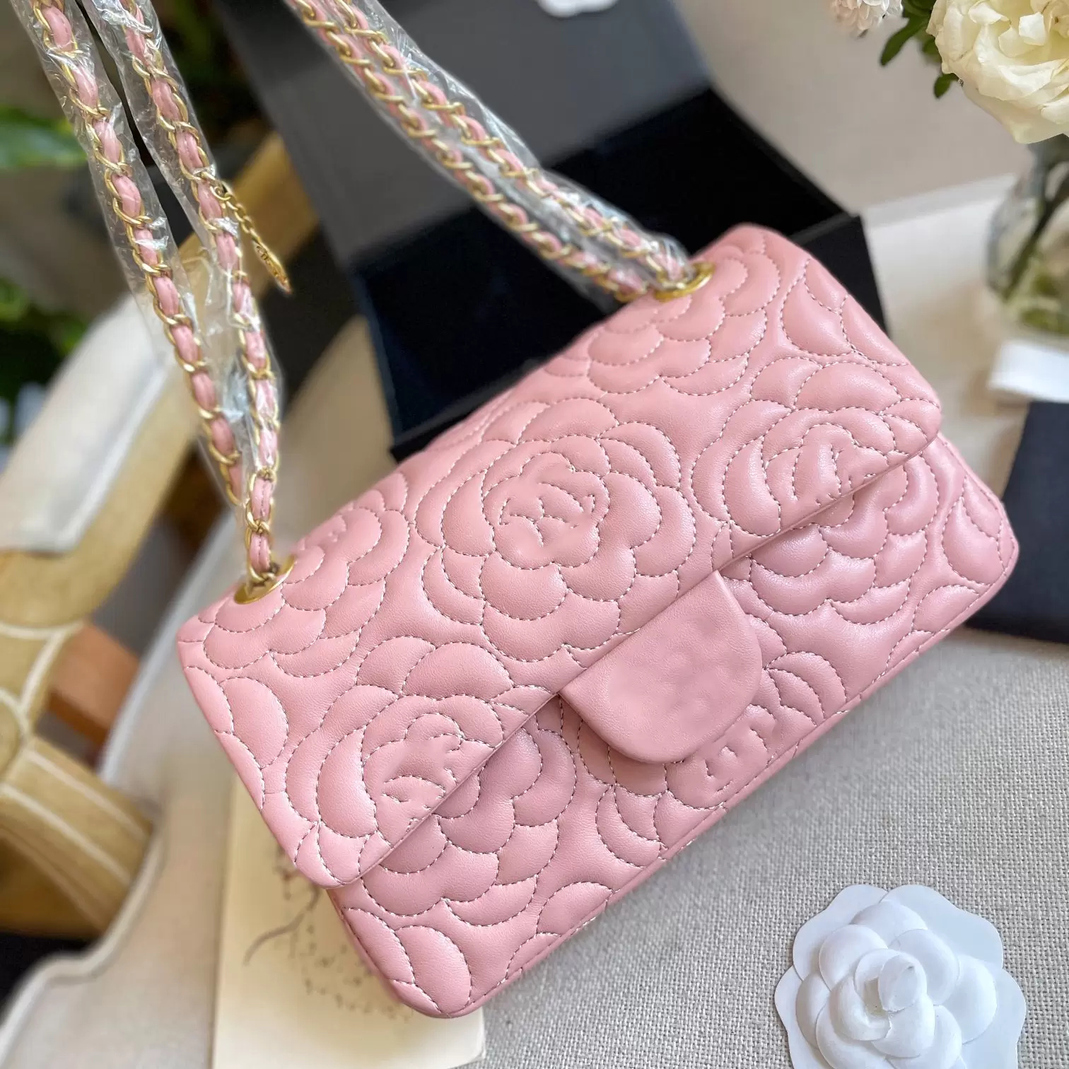 Camellia Double Flap Quilted Designer Bag Real Leather Embroidery Pink Green Gold Metal Chain One Shoulder Crossbody Coin Purse Luxury Ladies sacoche Handbag T19, Extra freight
Camellia Double Flap Quilted Designer Bag Real Leather Embroidery Pink Green Gold Metal Chain One Shoulder Crossbody Coin Purse Luxury Ladies sacoche Handbag T19, Extra freight