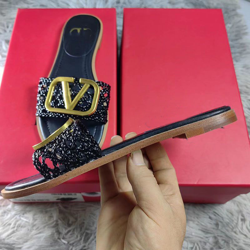 Luxury brands Women Slipper Sandals Genuine Leather Flat Fashion Rubber Summer Beach Flip Flops rhinestone beach slip on Mules 35-42
Luxury brands Women Slipper Sandals Genuine Leather Flat Fashion Rubber Summer Beach Flip Flops rhinestone beach slip on Mules 35-42
