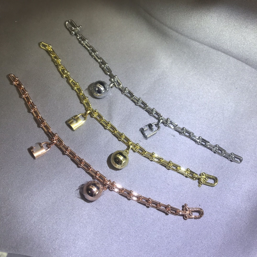 Bangle Bracelet link chain Thin U-shaped Love Designer watches Women Men couple fashion designer watche Top Quality Wedding Party Thanksgiving Day Valentine
Bangle Bracelet link chain Thin U-shaped Love Designer watches Women Men couple fashion designer watche Top Quality Wedding Party Thanksgiving Day Valentine