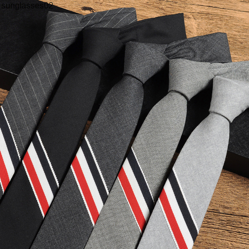 Korean TB tricolor strip 5cm British Gray Wool tie men's formal dress business black narrow version DK fashion
Korean TB tricolor strip 5cm British Gray Wool tie men's formal dress business black narrow version DK fashion